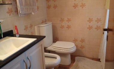 Casa en venta, seis ambientes en Lujan Centro.