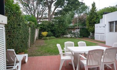 Casa en venta, seis ambientes en Lujan Centro.