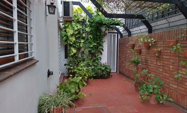 Casa en venta, seis ambientes en Lujan Centro.