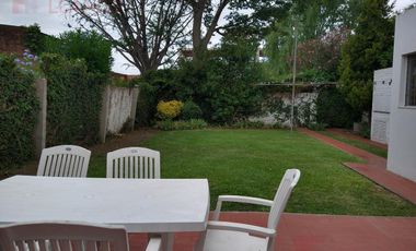Casa en venta, seis ambientes en Lujan Centro.