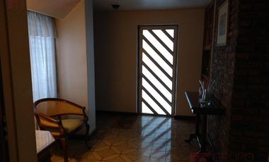 Casa en venta, seis ambientes en Lujan Centro.