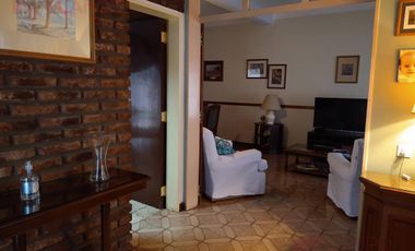 Casa en venta, seis ambientes en Lujan Centro.