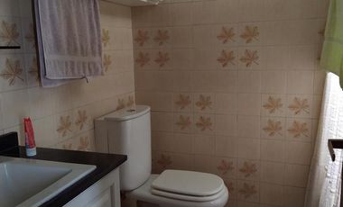 Casa en venta, seis ambientes en Lujan Centro.