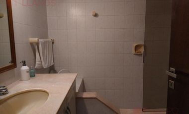 Casa en venta, seis ambientes en Lujan Centro.