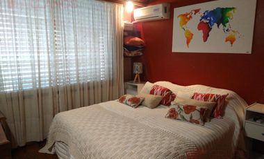 Casa en venta, seis ambientes en Lujan Centro.
