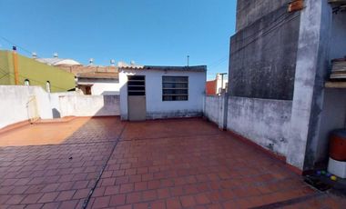PH 3 ambientes al frente con patio y quincho!