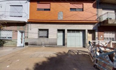 PH 3 ambientes al frente con patio y quincho!