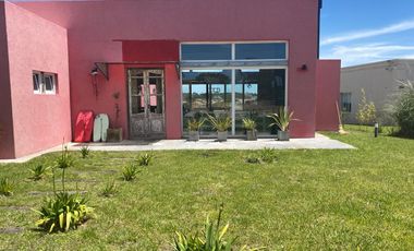 Casa en venta - 4 Dormitorios 3 Baños - 130mts2 - Costa Esmeralda
