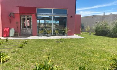 Casa en venta - 4 Dormitorios 3 Baños - 130mts2 - Costa Esmeralda