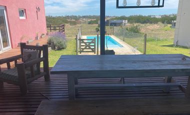 Casa en venta - 4 Dormitorios 3 Baños - 130mts2 - Costa Esmeralda