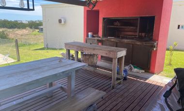 Casa en venta - 4 Dormitorios 3 Baños - 130mts2 - Costa Esmeralda