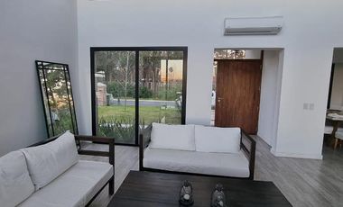 Espectacular casa con vista a la laguna en Pilará | VCO Propiedades