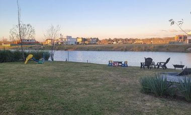 Espectacular casa con vista a la laguna en Pilará | VCO Propiedades