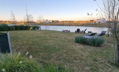 Espectacular casa con vista a la laguna en Pilará | VCO Propiedades