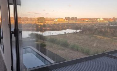 Espectacular casa con vista a la laguna en Pilará | VCO Propiedades