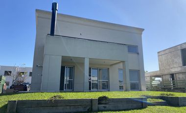 Casa en Venta y Alquiler al Lago - Ceibos, Puertos del Lago