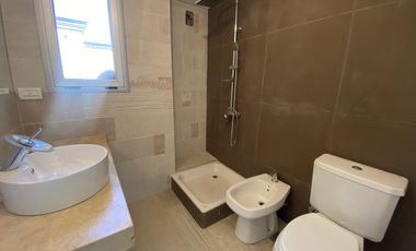 Casa en Venta y Alquiler al Lago - Ceibos, Puertos del Lago