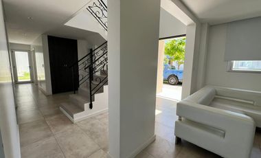 Casa en Venta y Alquiler al Lago - Ceibos, Puertos del Lago
