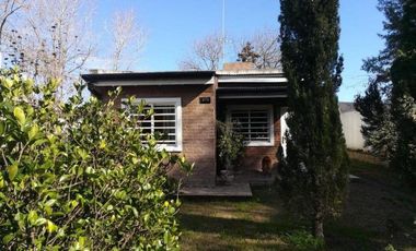 Casa venta - 3 dormitorios 1 baño - 136  mts2 - Etcheverry