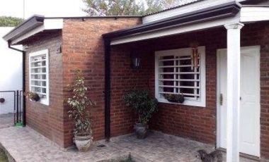 Casa venta - 3 dormitorios 1 baño - 136  mts2 - Etcheverry