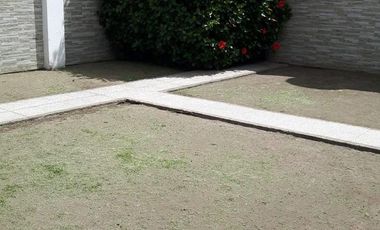Casa tres ambientes con patio y quincho a la venta en Wilde