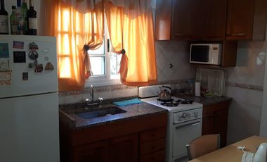Casa tres ambientes con patio y quincho a la venta en Wilde