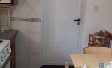 Casa tres ambientes con patio y quincho a la venta en Wilde
