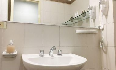 Amplio estudio con balcón en Nva Cba y próx Guemes