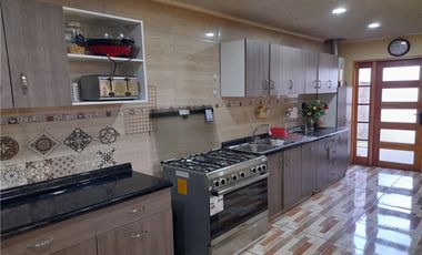 OPORTUNIDAD !!  HERMOSA CASA