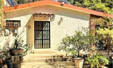 Casa y Terreno en Venta Cuernavaca Calz. de los Estrada ,Vista Hermosa