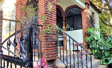 Casa y Terreno en Venta Cuernavaca Calz. de los Estrada ,Vista Hermosa