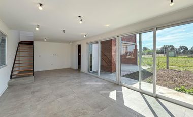 Casa de 2 dormitorios con jardín y parrilla de oportunidad