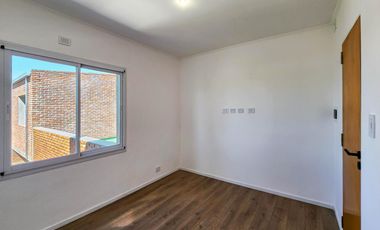 Casa de 2 dormitorios con jardín y parrilla de oportunidad