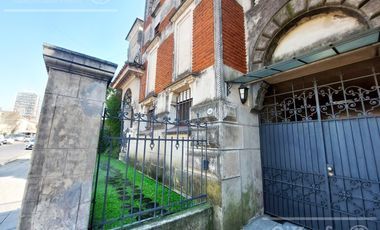 Casa Histórica en Venta en Quilmes 5 ambientes, residencial exclusivo!
