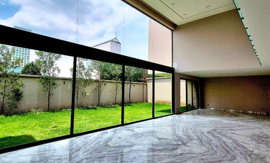 Magnífica Casa a estrenar en Bosques de las Lomas en calle  cerrada