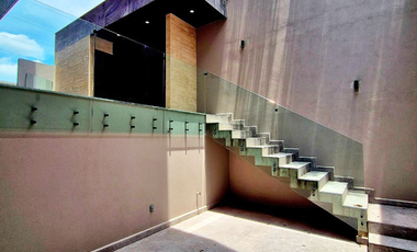 Magnífica Casa a estrenar en Bosques de las Lomas en calle  cerrada