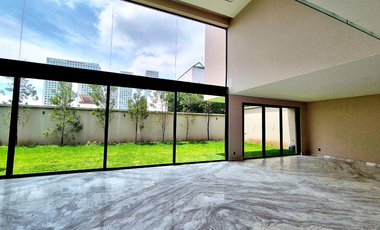 Magnífica Casa a estrenar en Bosques de las Lomas en calle  cerrada