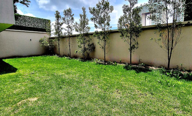 Magnífica Casa a estrenar en Bosques de las Lomas en calle  cerrada