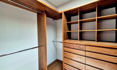 Magnífica Casa a estrenar en Bosques de las Lomas en calle  cerrada