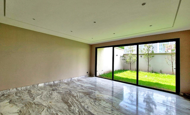 Magnífica Casa a estrenar en Bosques de las Lomas en calle  cerrada