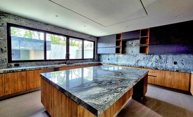 Magnífica Casa a estrenar en Bosques de las Lomas en calle  cerrada