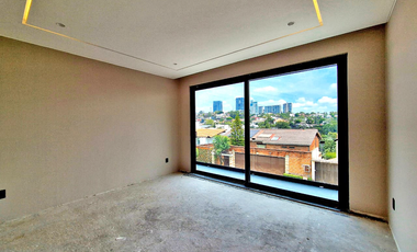 Magnífica Casa a estrenar en Bosques de las Lomas en calle  cerrada