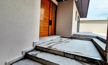 Magnífica Casa a estrenar en Bosques de las Lomas en calle  cerrada