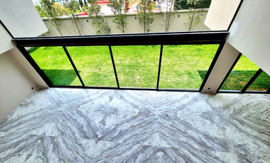 Magnífica Casa a estrenar en Bosques de las Lomas en calle  cerrada