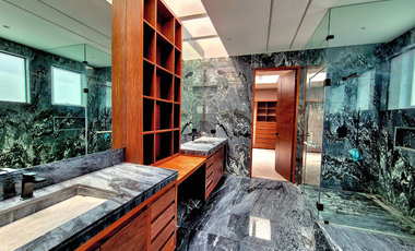 Magnífica Casa a estrenar en Bosques de las Lomas en calle  cerrada