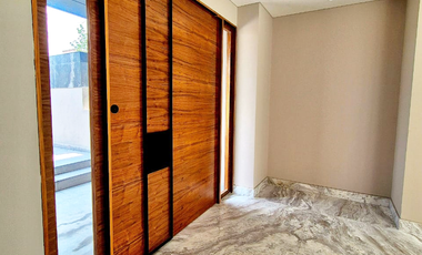 Magnífica Casa a estrenar en Bosques de las Lomas en calle  cerrada