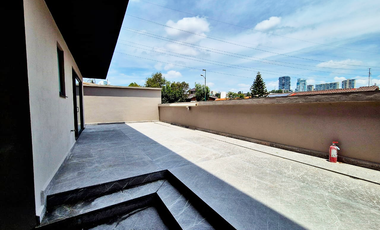 Magnífica Casa a estrenar en Bosques de las Lomas en calle  cerrada