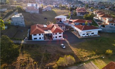 HERMOSO DEPARTAMENTO AMOBLADO EN RENTA CHALLUABAMBA CUENCA