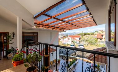 HERMOSO DEPARTAMENTO AMOBLADO EN RENTA CHALLUABAMBA CUENCA