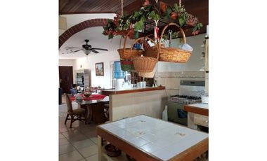 SE ALQUILA CASA EN LAS CUMBRES